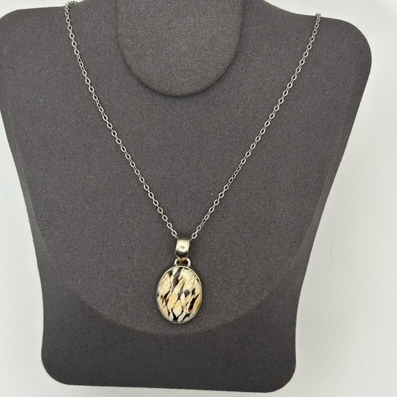 Oval Peanut Jasper Pendant in Silver 925 Setting on Silver Copper Chain - Picture 3 of 14